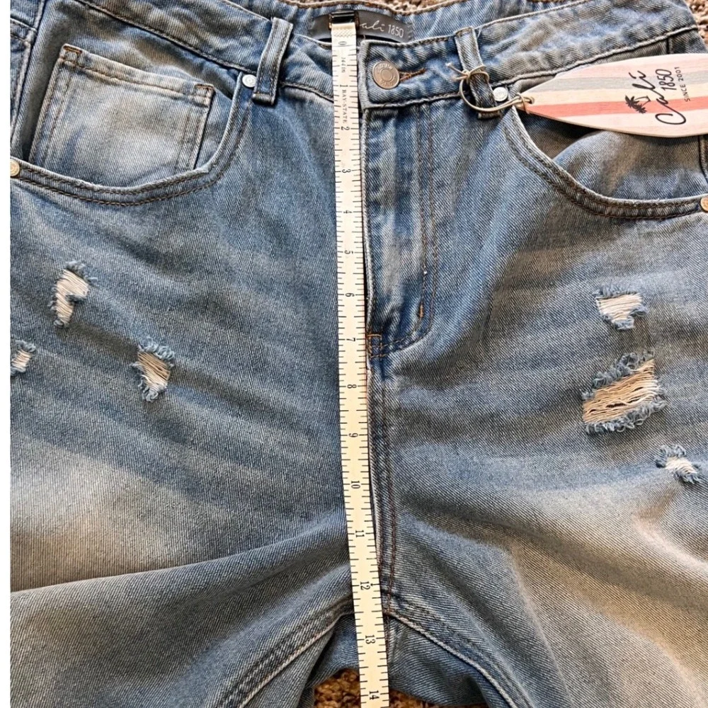 Cali 1850 Womens Distressed Denim Bermuda Shorts Light Wash Size 11/30 NWT
